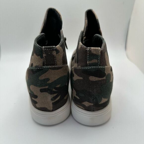 CUSHIONAIRE Women's Hart Hidden Wedge Sneaker 6.5 WIDE CAMO - Picture 4 of 7